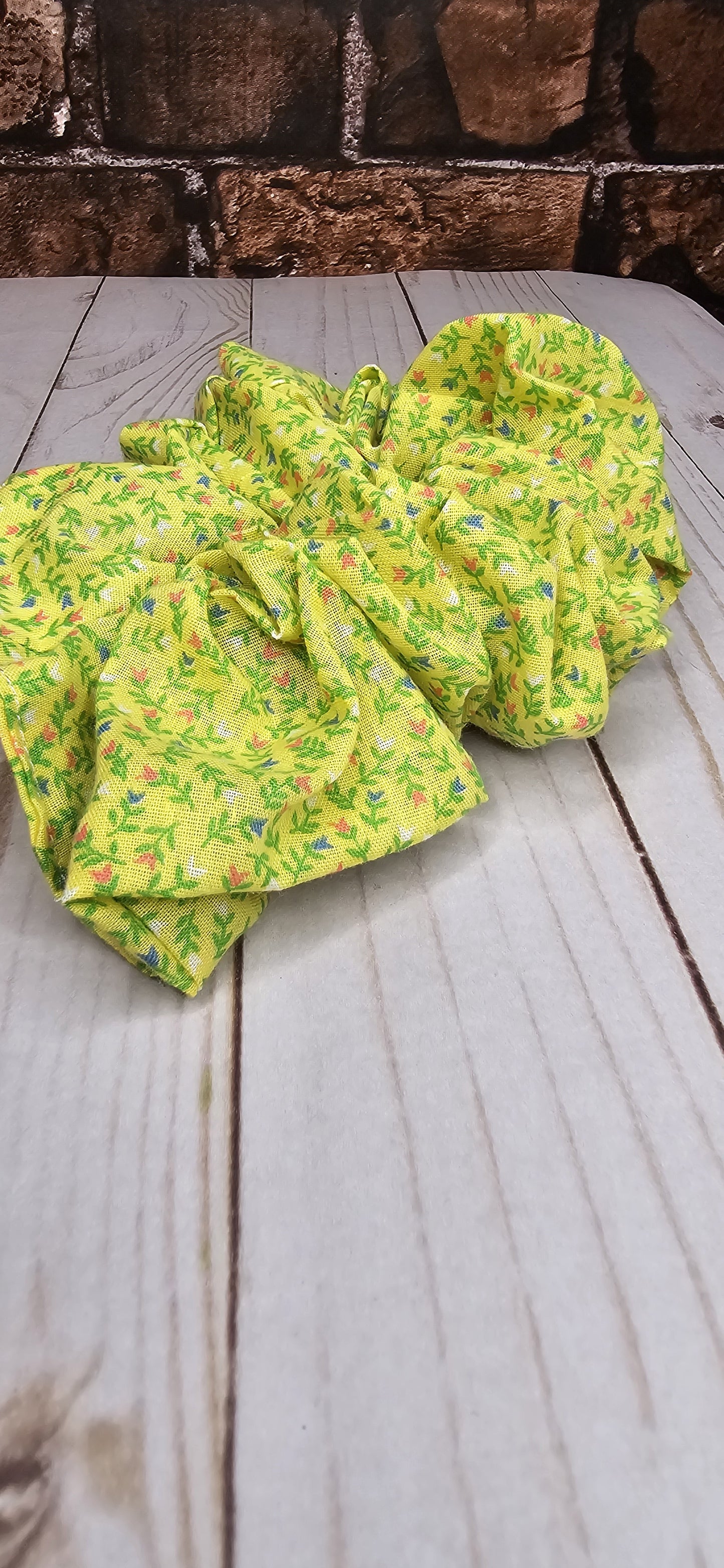 Jumbo Scrunchie - Vintage Yellow Floral