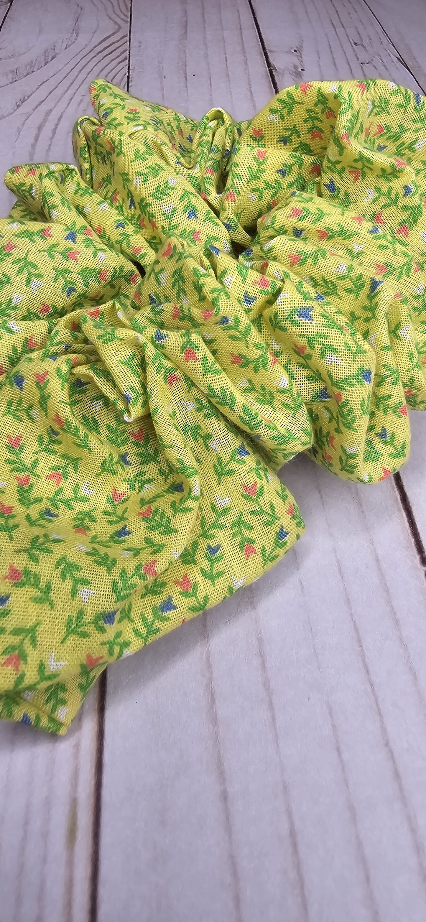 Jumbo Scrunchie - Vintage Yellow Floral