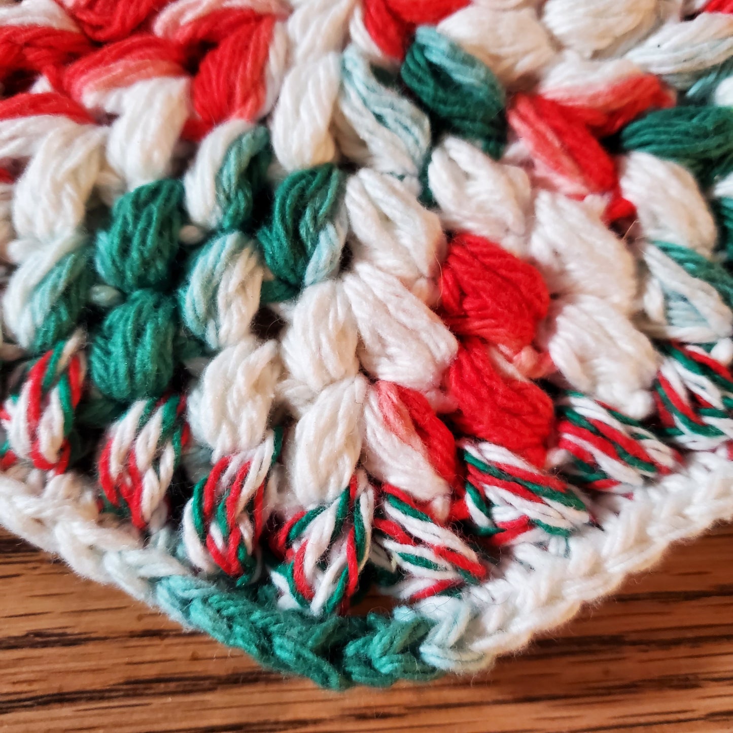 Red, Green, & White Mixed Pot Holder